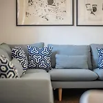 Apartamento De Cuatro Dormitorios En Carrer Diputacio